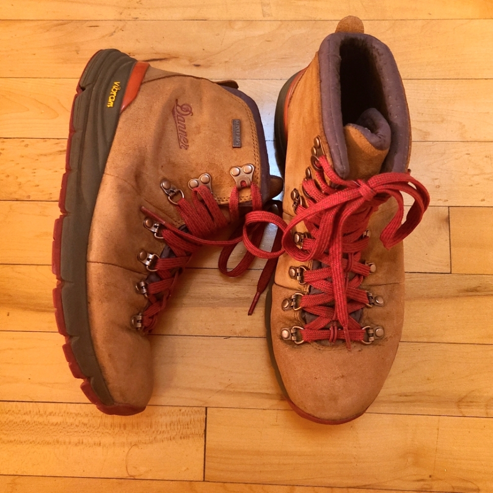 Danner Womens Mountain 600 4.5" Brown and Red Size 9